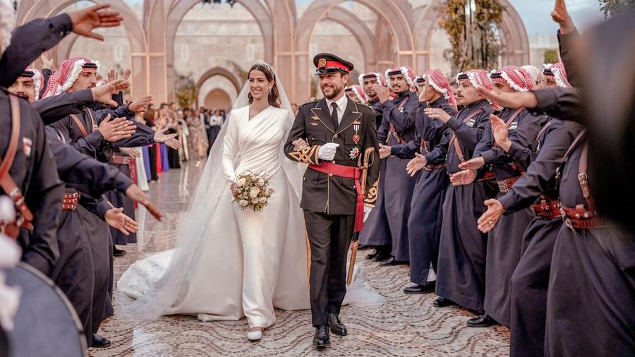 Sosok Rajwa Al Saif yang dipersunting pangeran Hussein dari Yordania. (Anadolu Agency via Getty Images)