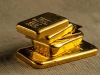 Jangan Coba-coba! Ini 3 Investasi Emas yang Bisa Bikin Miskin