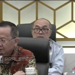 Jreng, DPR Curiga Ada 'Udang di Balik Batu' Bansos Jokowi