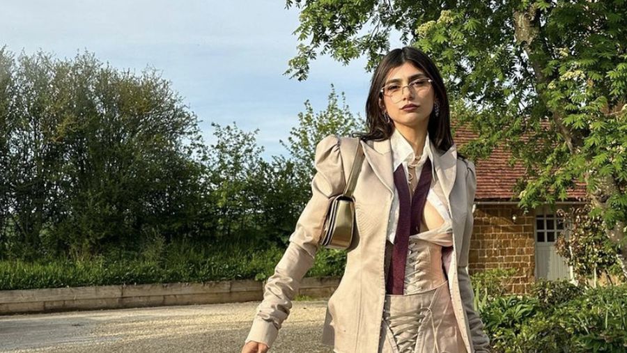Mia Khalifa saat mengikuti pertemuan dengan Persatuan Mahasiswa Oxford. (Tangkapan Layar Instagram @miakhalifa)