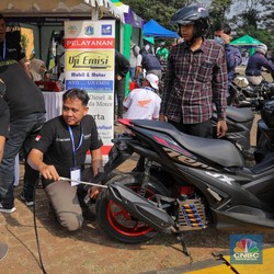 Potret Warga DKI Ramai-Ramai Ikut Uji Emisi Kendaraan Gratis