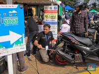 Potret Warga DKI Ramai-Ramai Ikut Uji Emisi Kendaraan Gratis