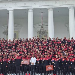 Jokowi Bagi Bonus SEA Games: Jangan Dibelikan Barang Mewah!