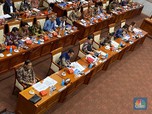 Mahfud MD Lanjutkan Proyek BTS, Semua Kontrak Direview