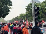 Penampakan Ribuan Buruh Tumpah ke Jalanan, Geruduk Kantor MK