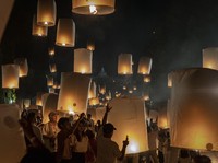 Khusuknya Waisak di Candi Borobudur, Dihiasi Lampion Terbang