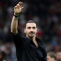 Potret Haru Lord Ibra Pamit & Gantung Sepatu di San Siro