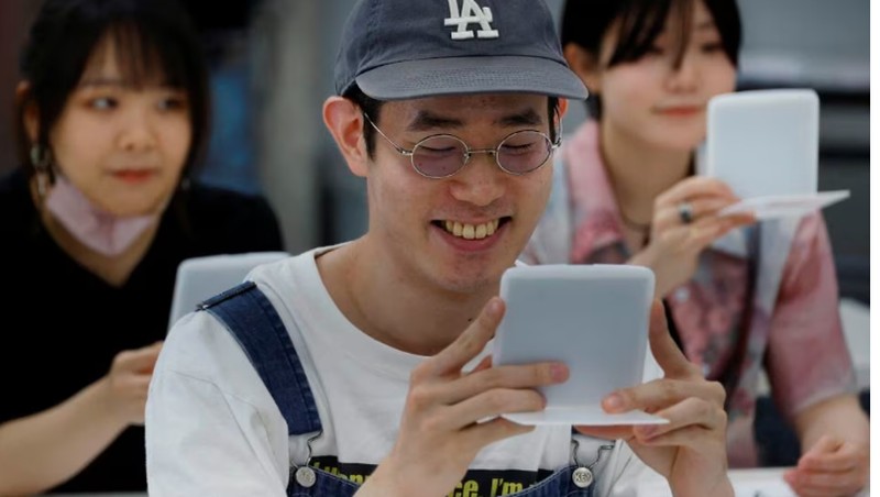 Students practice smiling at a smile training course at Sokei Art School in Tokyo, Japan, May 30, 2023. REUTERS/Kim Kyung-Hoon