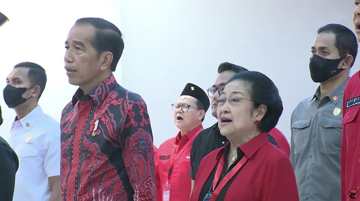 Presiden Joko Widodo bersama Ketua Umum PDIP Megawati Soekarnoputri dalam Rapat Kerja Nasional PDIP ke - III. (Tangkapan Layar Youtube PDI Perjuangan)