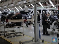 Banyak Pesanan Baru, Pabrik-Pabrik di RI Masih Tetap Ngebul