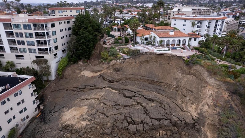 Tanah longsor kembali terjadi yang hampir meruntuhkan situs budaya Casa Romantica yang bersejarah di San Clemente, California, AS pada Senin, (5/6/2023). (Dok. casaromantica)