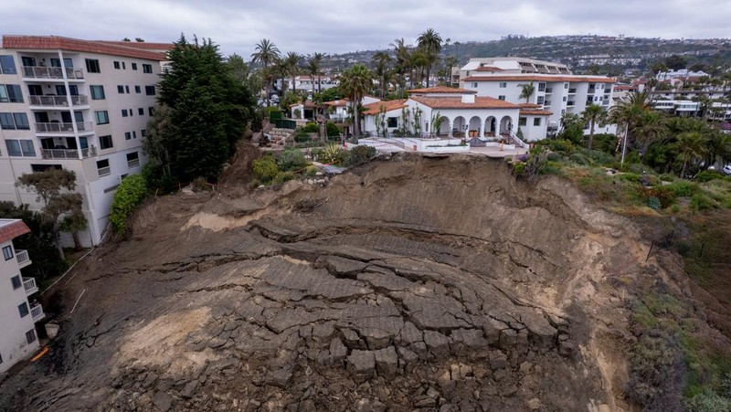 Tanah longsor kembali terjadi yang hampir meruntuhkan situs budaya Casa Romantica yang bersejarah di San Clemente, California, AS pada Senin, (5/6/2023). (Dok. casaromantica)