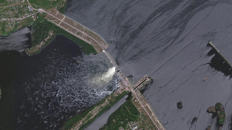 A satellite image shows Nova Kakhovka Dam in Kherson region, Ukraine June 5, 2023. Maxar Technologies/Handout via REUTERS    THIS IMAGE HAS BEEN SUPPLIED BY A THIRD PARTY.  NO RESALES. NO ARCHIVES. MUST NOT OBSCURE LOGO.
