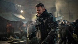 Chris Hemsworth Ungkap Alasan Produksi Extraction 3 Macet