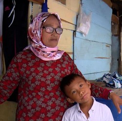 Getir Anak Pesisir Hidup dari Pungut Ikan Asin Demi Bertahan