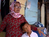 Getir Anak Pesisir Hidup dari Pungut Ikan Asin Demi Bertahan