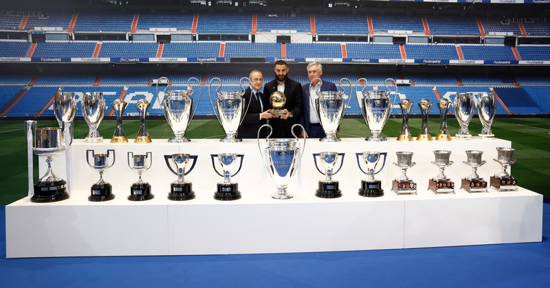 SOCCER-SAUDI-ITT/BENZEMA Karim Benzema signs with of Saudi Arabian soccer team Al Ittihad in this handout photo obtained by Reuters June 6, 2023. Al Ittihad/Handout via REUTERS THIS IMAGE HAS BEEN SUPPLIED BY A THIRD PARTY. MANDATORY CREDIT