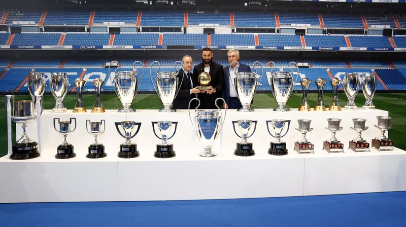 Karim Benzema signs with of Saudi Arabian soccer team Al Ittihad in this handout photo obtained by Reuters June 6, 2023.  Al Ittihad/Handout via REUTERS THIS IMAGE HAS BEEN SUPPLIED BY A THIRD PARTY. MANDATORY CREDIT
