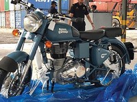 Sri Mulyani Lelang 60 Royal Enfield Murah, 3377 Orang Rebutan