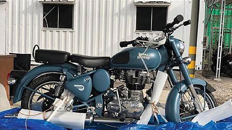 Lelang Motor Royal Enfield dari BEA CUKAI. (Instagram @beacukaipriok)