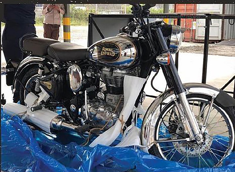 Lelang Motor Royal Enfield dari BEA CUKAI. (Instagram @beacukaipriok)