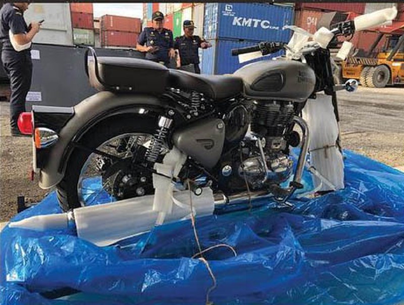 Lelang Motor Royal Enfield dari BEA CUKAI. (Instagram @beacukaipriok)