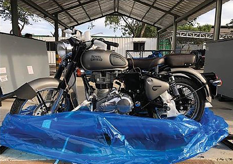 Lelang Motor Royal Enfield dari BEA CUKAI. Lelang Motor Royal Enfield dari BEA CUKAI. (Instagram @beacukaipriok)
