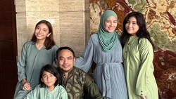 Meisya Siregar Bawa Keluarga Besar Umrah, Utamakan Kenyamanan dan Kebersamaan