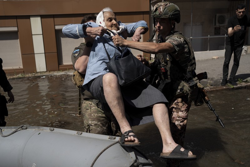 Russia Ukraine War Streets are flooded in Kherson, Ukraine, Wednesday, June 7, 2023 after the Kakhovka dam was blown up. Residents of southern Ukraine, some who spent the night on rooftops, braced for a second day of swelling floodwaters on Wednesday as authorities warned that a Dnieper River dam breach would continue to unleash pent-up waters from a giant reservoir. (AP Photo/Libkos)
