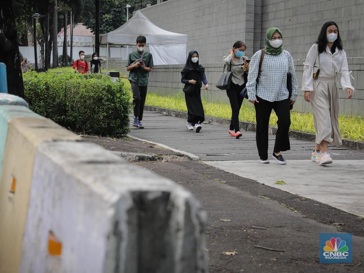 Manfaat Jalan Kaki Minimal 3.000 Langkah untuk Memperlambat Penurunan Fungsi Otak Lansia
