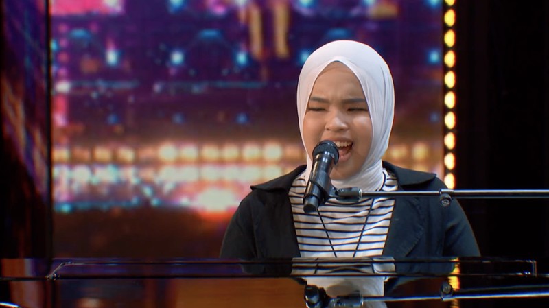 Seorang penyanyi asal Indonesia mencuri perhatian di America's Got Talent 2023. Ia adalah Putri Ariani yang memiliki suara emas. (Tangkapan Layar Twitter @AGT)