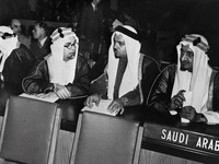 Jejak Langkah Pasang Surut 'Kisah Cinta' AS & Arab Saudi