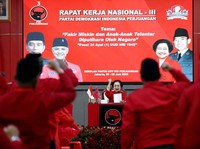 Isak Tangis Megawati Kenang 10 Tahun Wafatnya Taufiq Kiemas