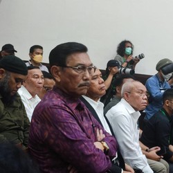 Hakim Vonis Bebas Haris Azhar & Fatia Maulidiyanti di Kasus Lord Luhut
