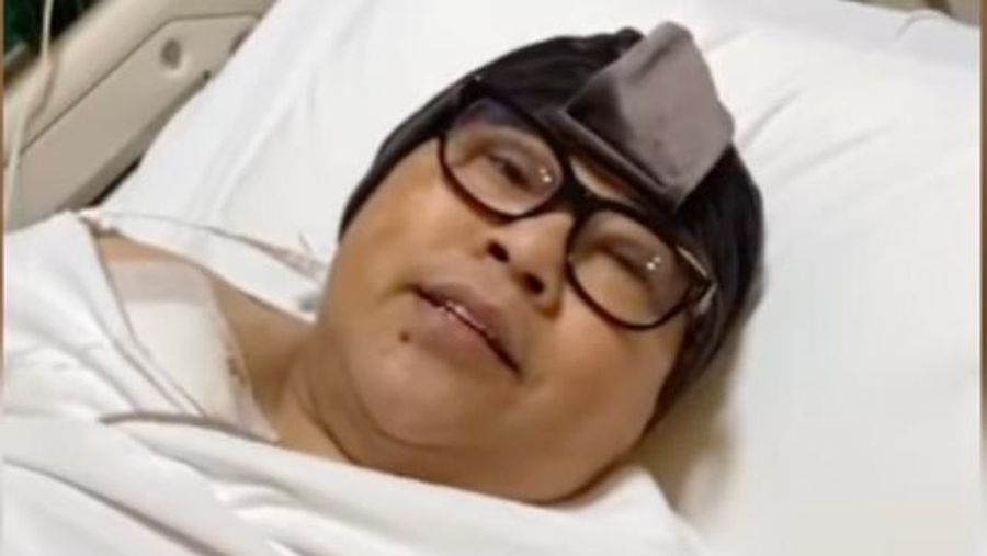 Nunung usai operasi pengangkatan kanker.