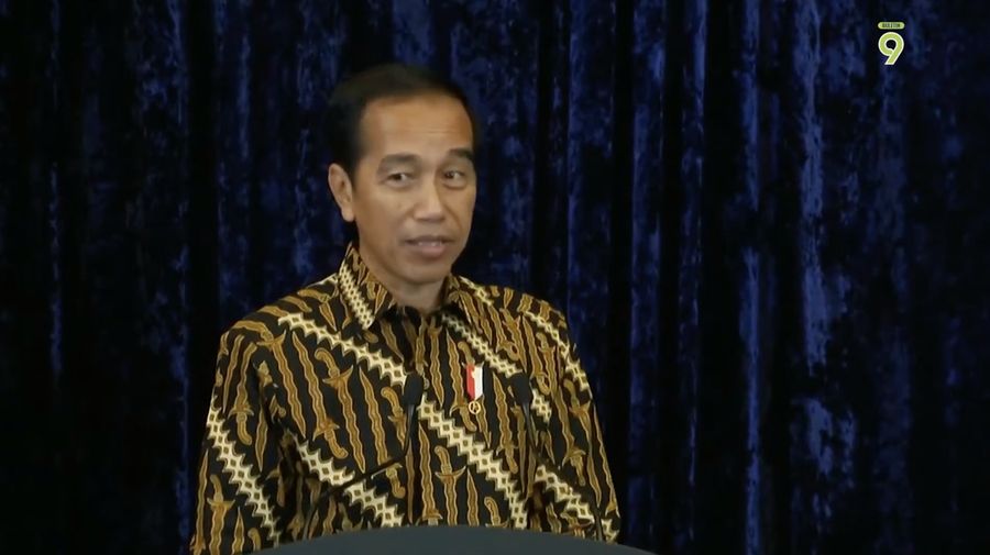 Perdana Menteri, Datuk Seri Anwar Ibrahim saat pertemuan dengan Presiden Indonesia Joko Widodo di Kompleks Seri Perdana, Putrajaya, Malaysia. (Tangkapan Layar Youtube Buletin TV3)