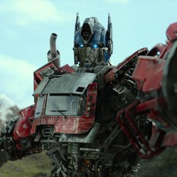 Bank Mega Ajak Ratusan Nasabah Nonton Film Transformers Baru