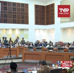 Luhut & Mahfud Cs Rapat di DPR, Mulus Tak Ada Interupsi!