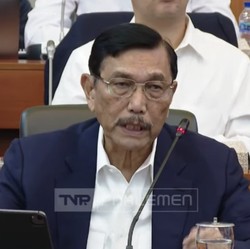 Digoyang Isu Tak Sedap, Luhut: Siapa Bilang KA Cepat Mundur?