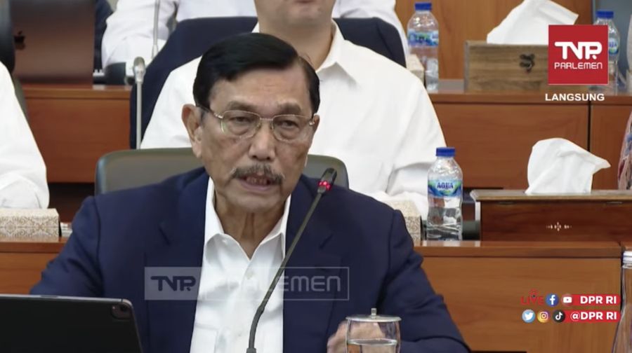 Luhut Binsar Pandjaitan dalam acara rapat dengan anggota DPR RI. (Tangkapan layar Youtube DPR RI)