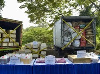 Mendag 'Ngamuk', Bakar Miliaran Jamu dan Parfum Ilegal