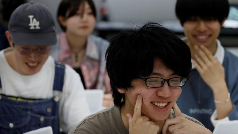 Students practice smiling at a smile training course at Sokei Art School in Tokyo, Japan, May 30, 2023. REUTERS/Kim Kyung-Hoon