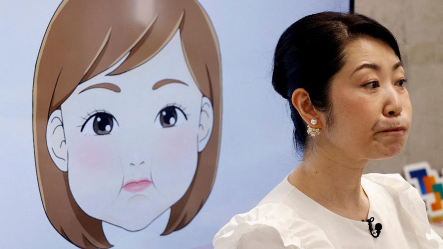 Students practice smiling at a smile training course at Sokei Art School in Tokyo, Japan, May 30, 2023. REUTERS/Kim Kyung-Hoon