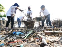 Lewat Aksi Bersih Pantai, Pelindo Kumpulkan 1,7 Ton Sampah