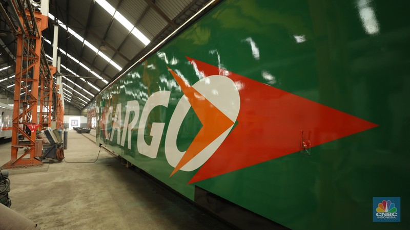 Perbaikan gerbong kereta api di Balai Yasa Manggarai, Jakarta. (CNBC Indonesia/Tri Susilo)