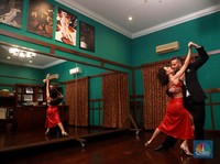 Aksi Gemulai Tari Tango Jelang Kompetisi Internasional Bali