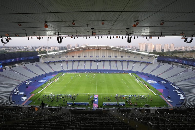 Turkey Soccer Champions League Inter Milan players run during a training session at the Ataturk Olympic Stadium in Istanbul, Turkey, Friday, June 9, 2023. Manchester City and Inter Milan are making their final preparations ahead of their clash in the Champions League final on Saturday night. (AP Photo/Antonio Calanni)