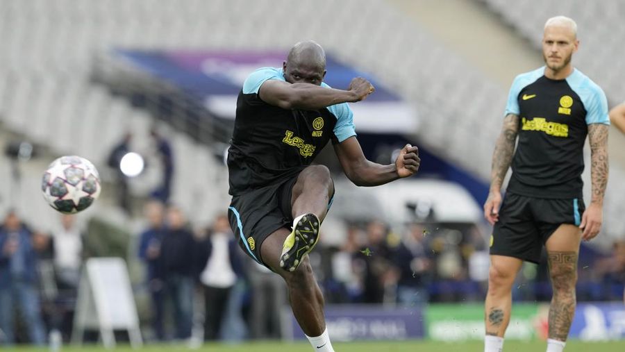 Inter Milan players run during a training session at the Ataturk Olympic Stadium in Istanbul, Turkey, Friday, June 9, 2023. Manchester City and Inter Milan are making their final preparations ahead of their clash in the Champions League final on Saturday night. (AP Photo/Antonio Calanni)