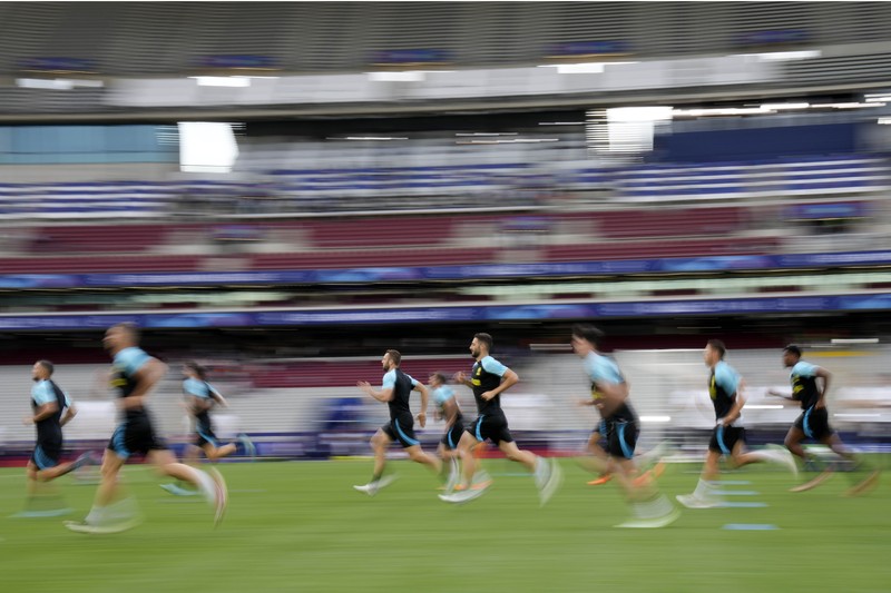 Turkey Soccer Champions League Inter Milan players run during a training session at the Ataturk Olympic Stadium in Istanbul, Turkey, Friday, June 9, 2023. Manchester City and Inter Milan are making their final preparations ahead of their clash in the Champions League final on Saturday night. (AP Photo/Antonio Calanni)