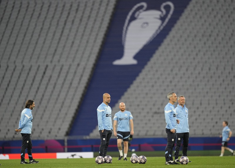Turkey Soccer Champions League Inter Milan players run during a training session at the Ataturk Olympic Stadium in Istanbul, Turkey, Friday, June 9, 2023. Manchester City and Inter Milan are making their final preparations ahead of their clash in the Champions League final on Saturday night. (AP Photo/Antonio Calanni)